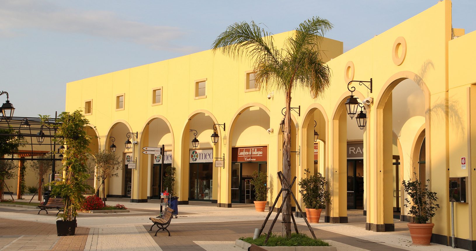 outlet_la_reggia-1-1630x860